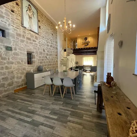 Casa vacanze Maison De En Pierre